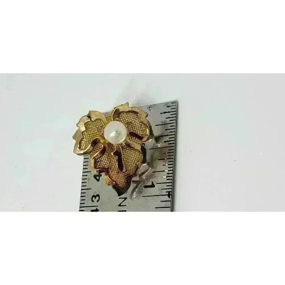 Vintage Gold Mesh Screw Back Earrings Leaf Leaves Faux Pearl Antique 1940 - Picture 3 of 4